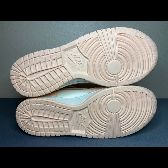 Nike Dunk High ‘Crimson Tint’
- Size 7 Women - Picture 5 of 7